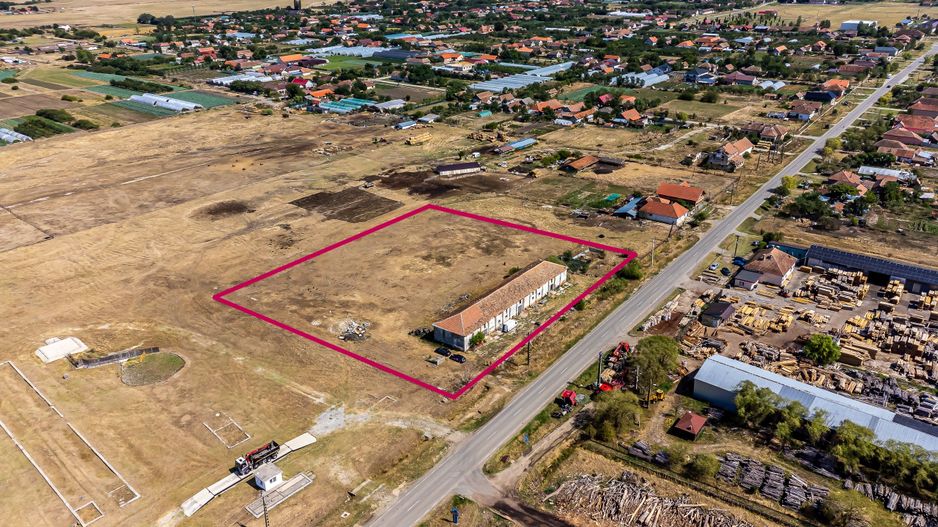 Proprietate ideală pentru atelier sau mică afacere în Zărand! - Poză 2