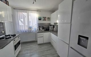 Casă familială spațioasă în zonă liniștită | Sângeorgiu de Mureș | - Poză 6