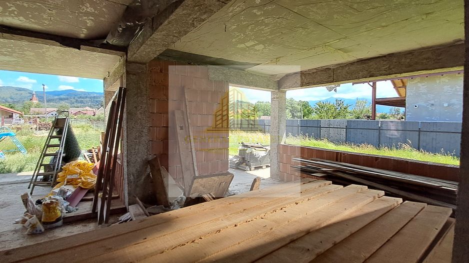 Casa moderna la rosu in Cristian - Poză 11