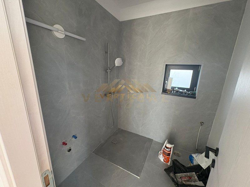 Vila la intrare in comuna Berceni - Poză 6