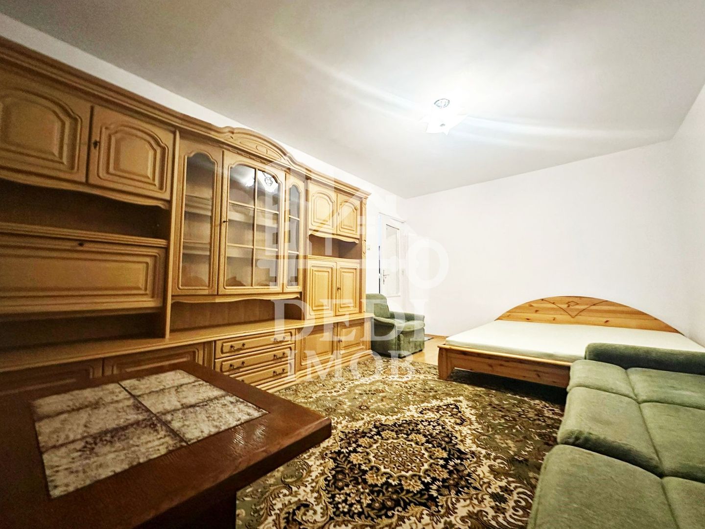 Inchiriez apartament 2 camere zona Nufarul,Oradea - Poză 1