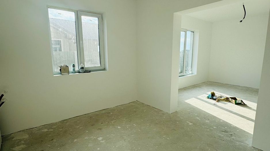 Casa noua de vanzare la gri in Santandrei - Poză 1