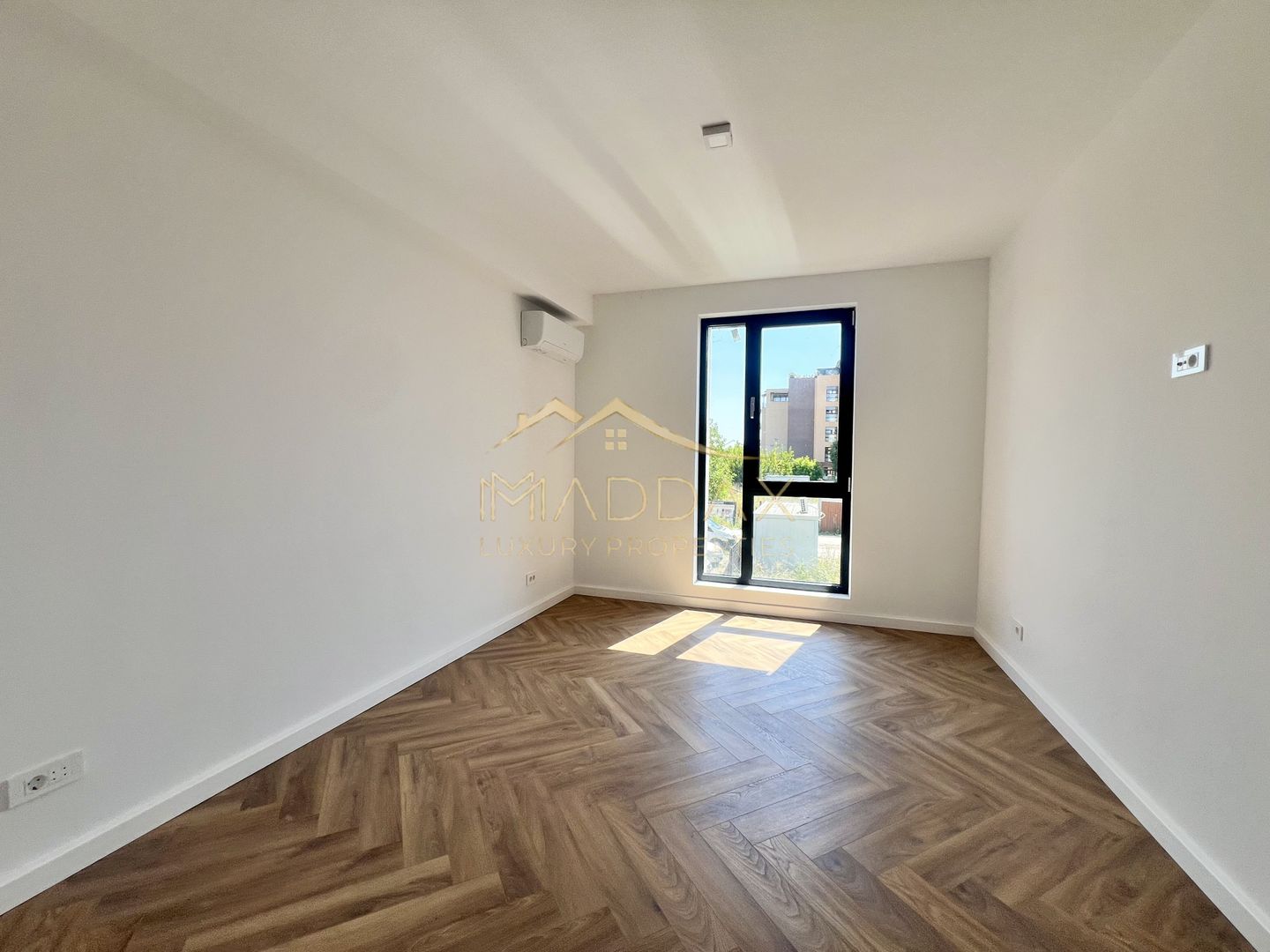 Vilă **6 camere  **451mp // Zona Iancu Nicolae - Poză 88