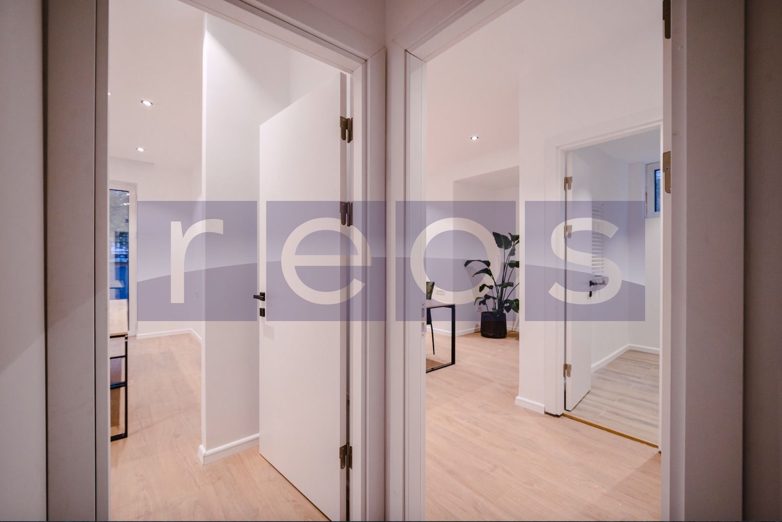 APARTAMENT DE VÂNZARE 4 CAMERE ZONA CENTRALĂ + TERASĂ 40MP - Poză 6