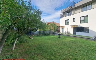 Penthouse 150 mp utili+ terase 200 mp+ 2 parcari subterane +curte 120 mp - Poză 1