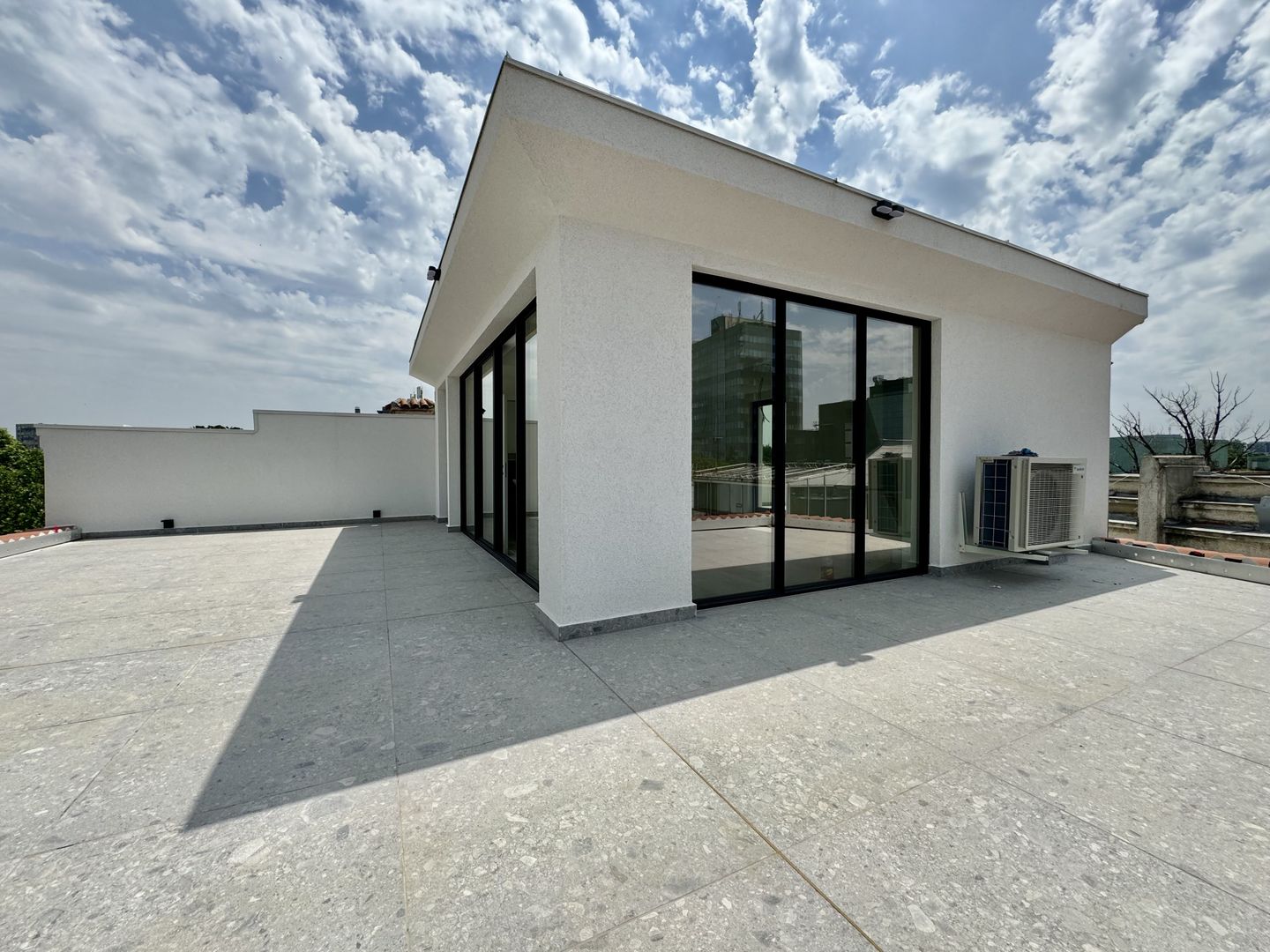 Primaverii vila 650 mp stil arhitectonic neoromanesc - Poză 11