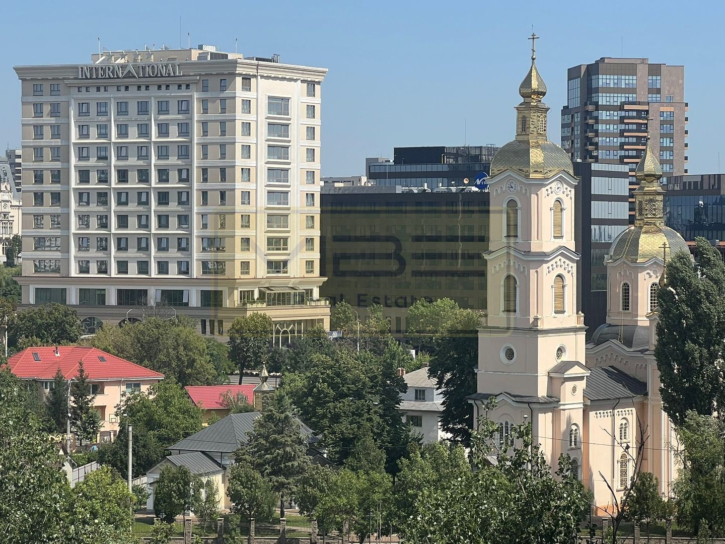 Apartament 3 camere 2 bai central Rond Podu Ros - Poză 1