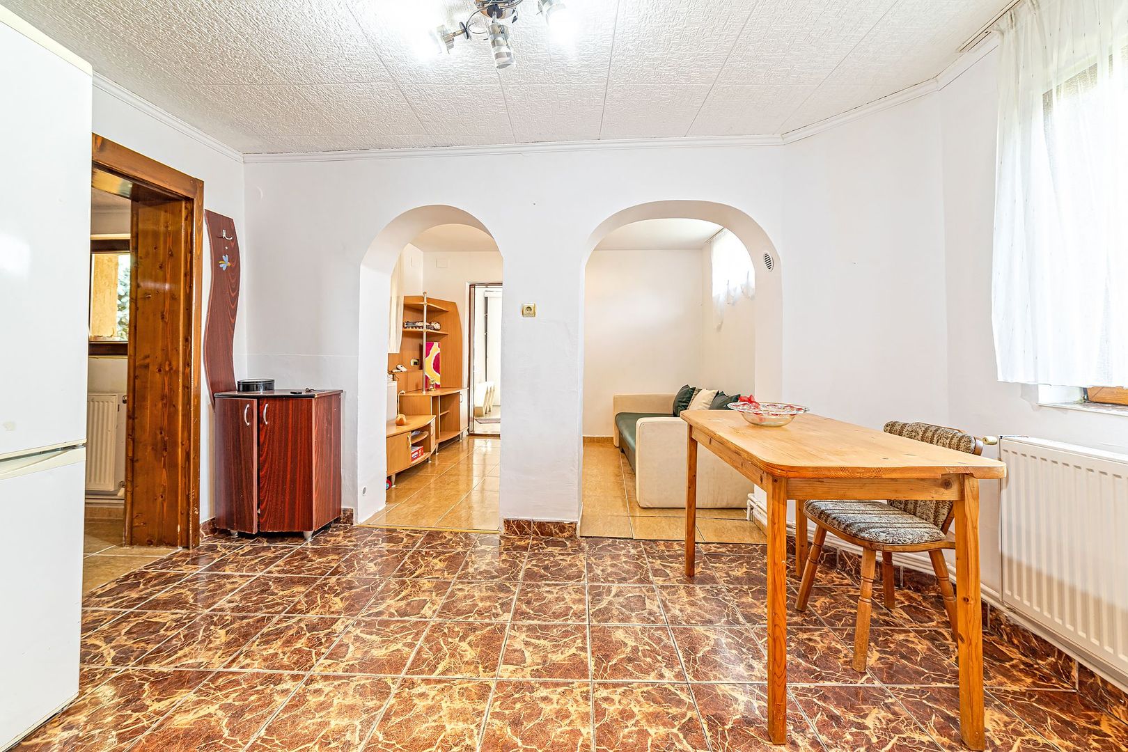 Vandut Apartament cu doua camere, central, la parter. - Poză 6