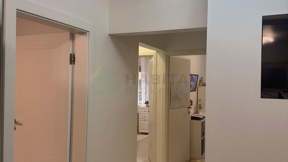 3 camere Mega Mall mobilat si utilat modern - Poză 11