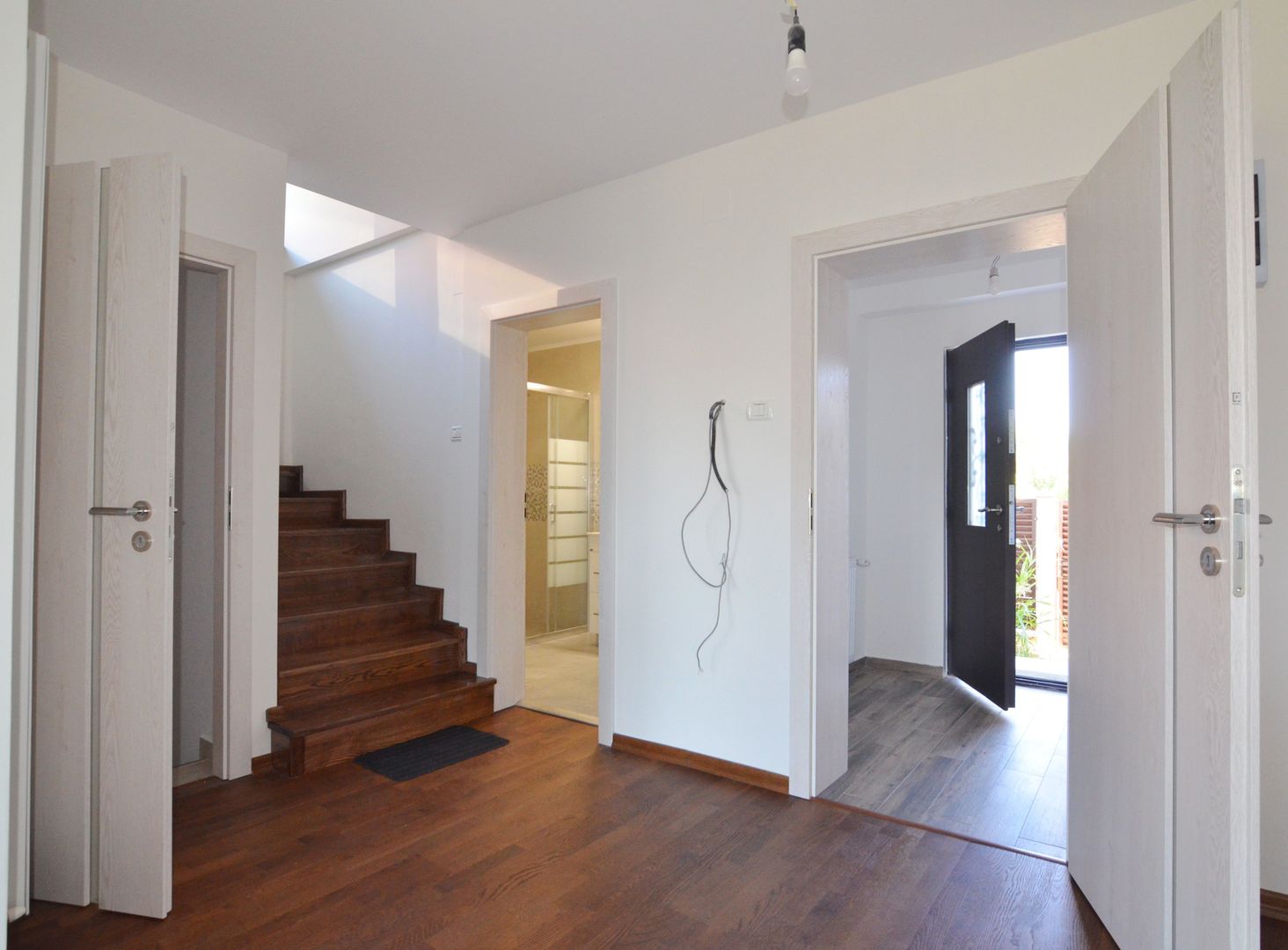 Inchiriem casa noua individuala 4 camere cu garaj - Poză 3