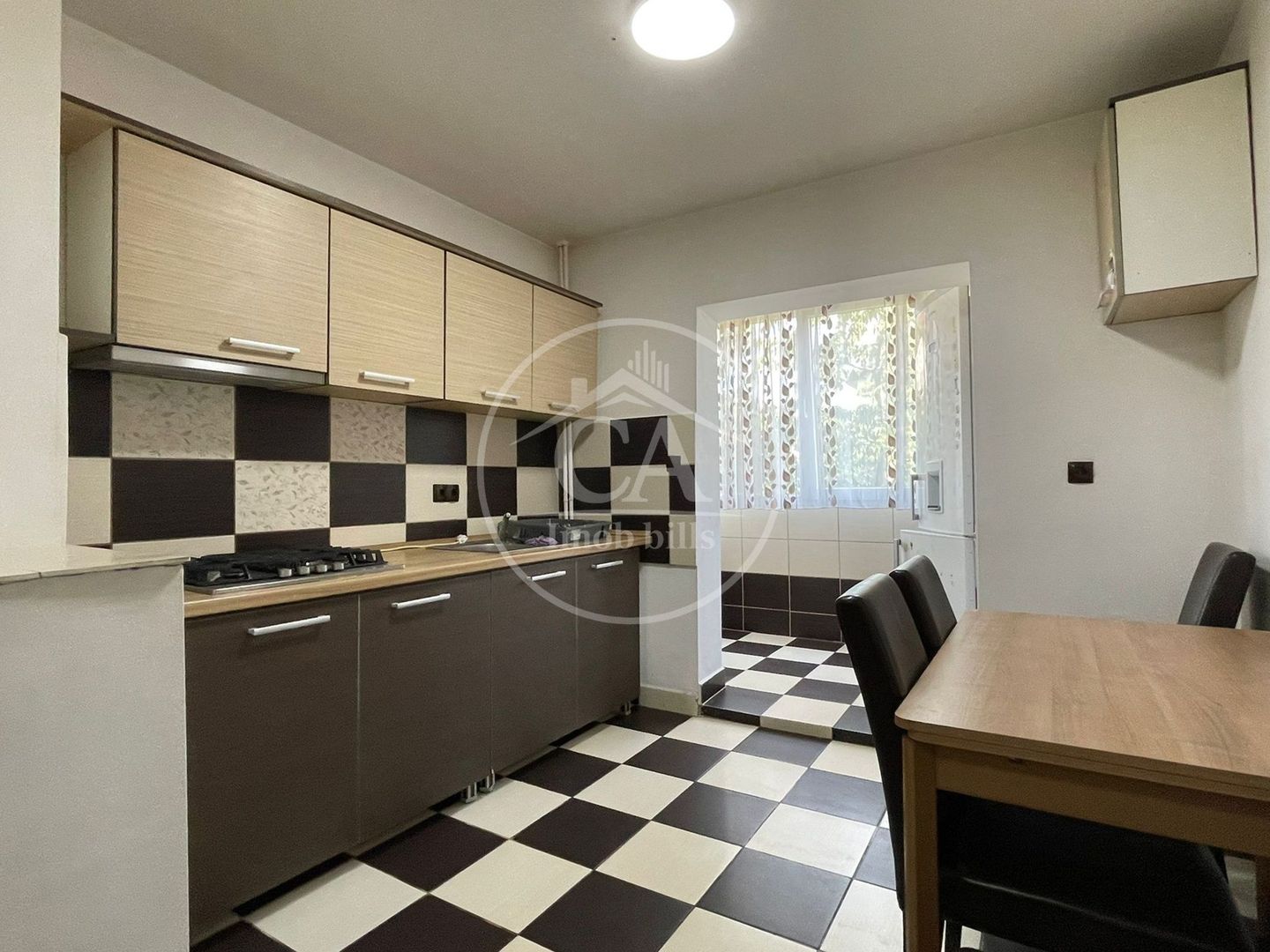 Apartament cu 3 camere de inchiriat in zona Rogerius, Oradea - Poză 1