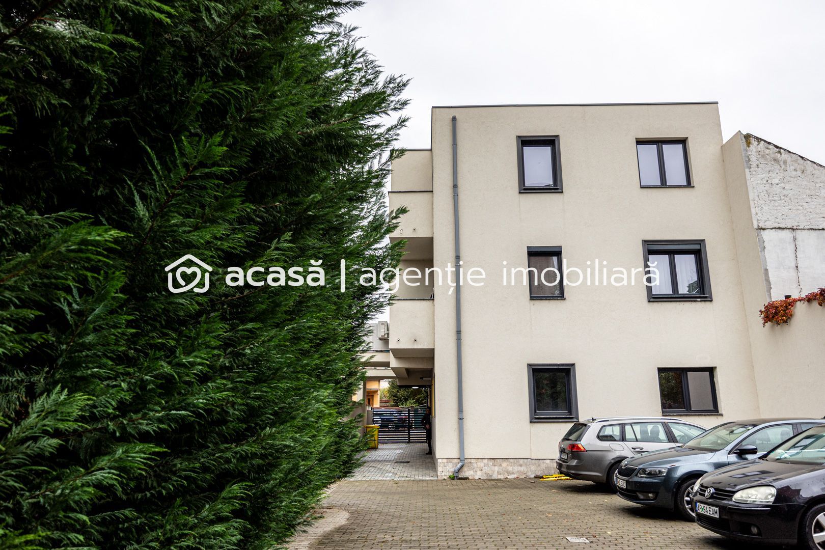 VÂNDUT! Apartament nou, ultracentral, cu loc de parcare privat - Poză 2