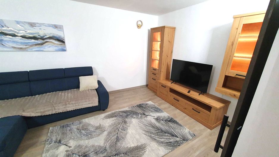 🚇 Închiriez Apartament cu 2 camere, 50 m de metrou 1 Decembrie - Poză 1