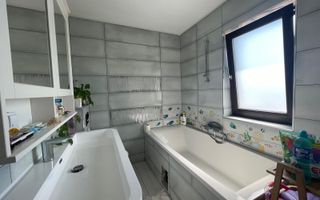 Duplex elegant cu 5 camere, 2 bai, curte in Cristian - Poză 15