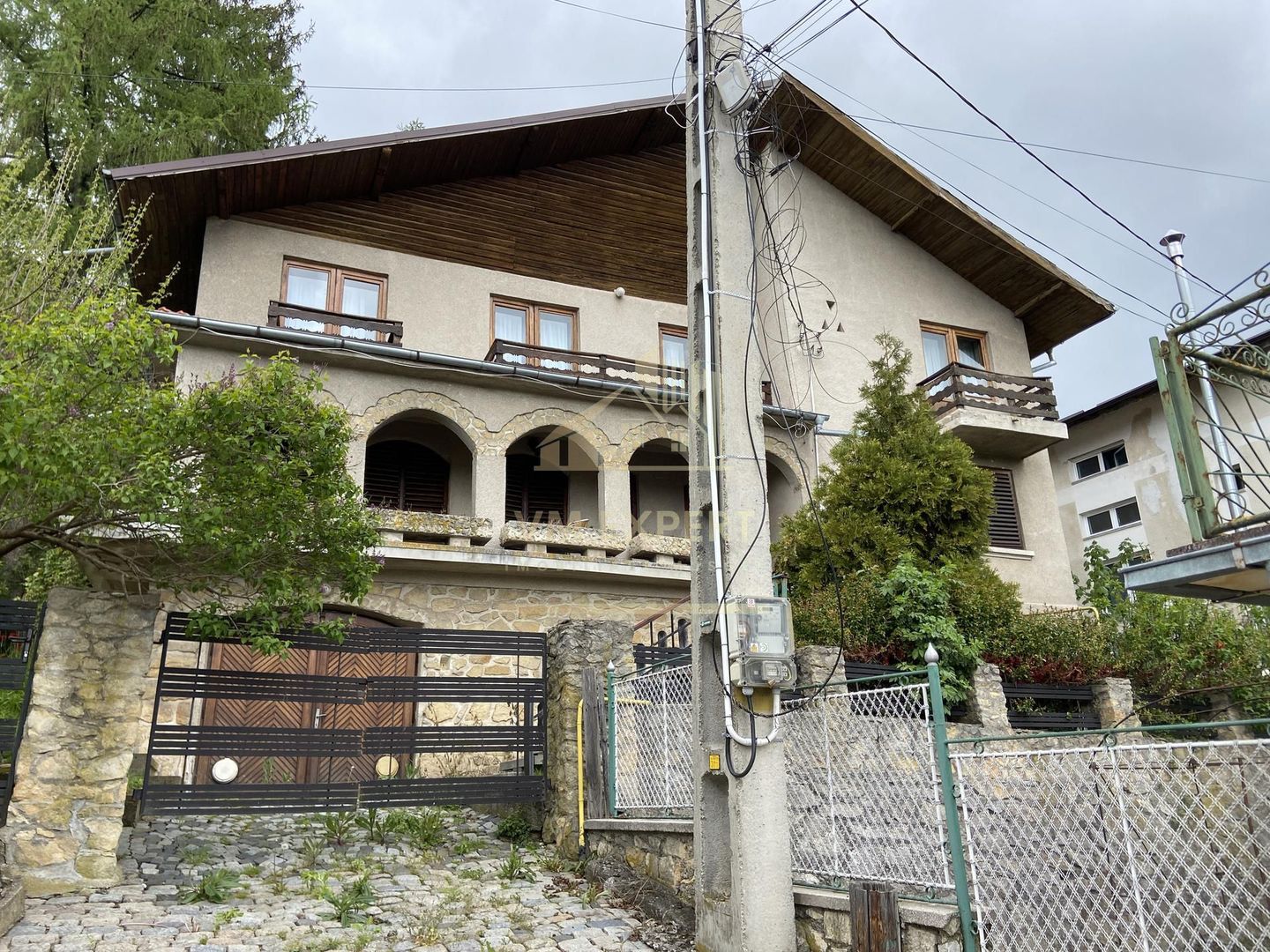 VILA 5 CAMERE, TEREN 1500 MP, CENTRAL CAMPULUNG - Poză 7