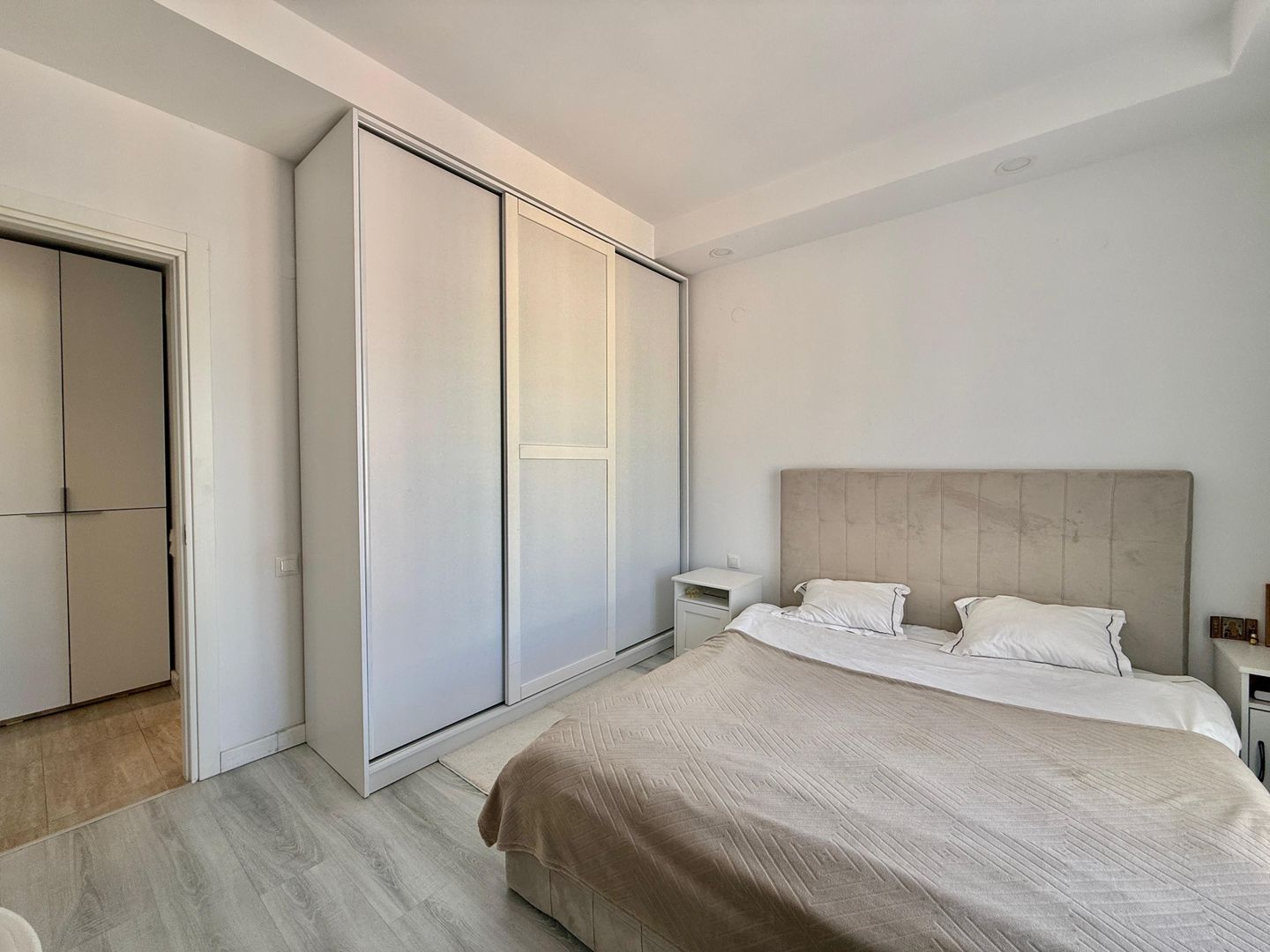 COSMOPOLIS - Apartament cu 2 camere tip studio, mobilat si utilat. - Poză 10