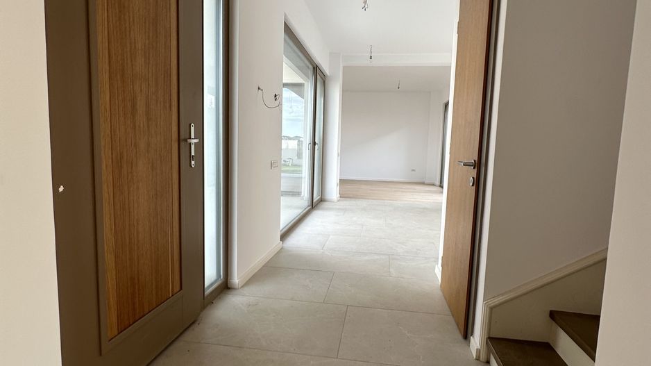 Casa cu 4 camere - Dumbarvita - Poză 16