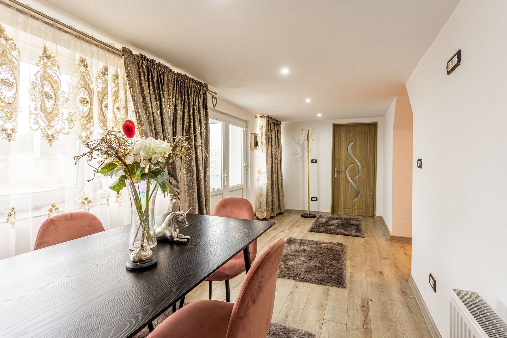 Casă individuală cu teren generos pe colț, în Gai - Poză 2