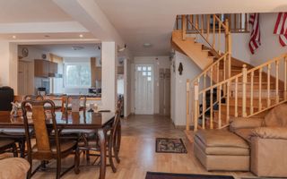 Vila superba cu cinci camere zona centrala - Poză 10