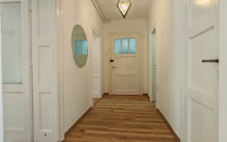 De închiriat apartament 3 camere  etajul 1 zonă ultracentrală. - Poză 1