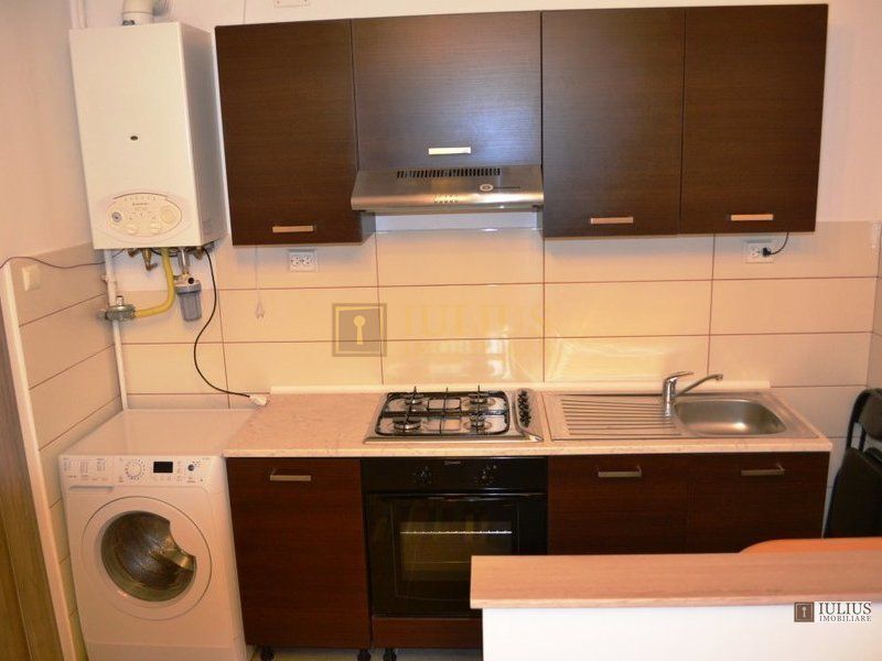 Dormitor inchis + sufragerie deschisa cu bucataria, amenajat si mobilat modern. - Poză 4