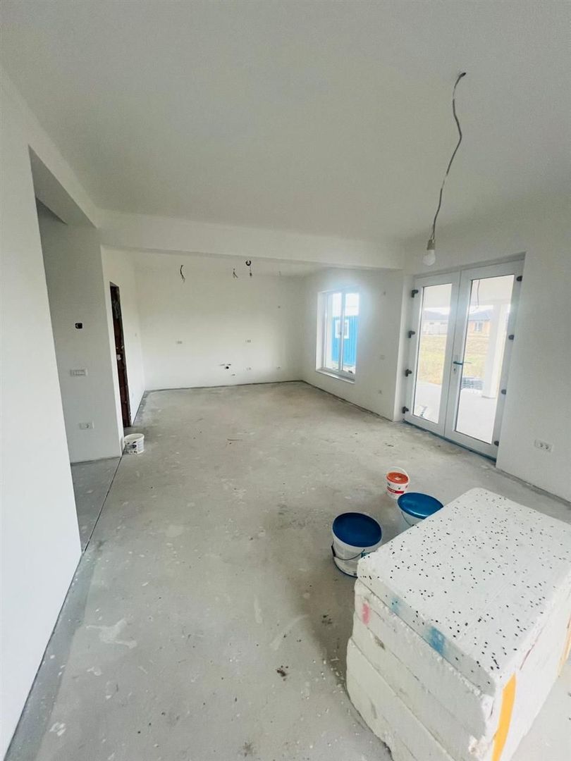 Casa partial finisata in Santandrei - Poză 3