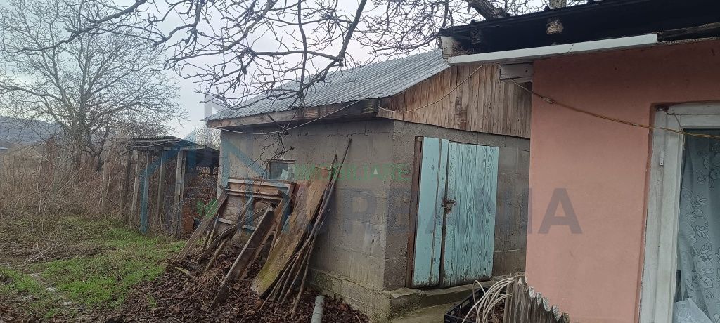 Casă bătrânească și teren in Tomești - Poză 5