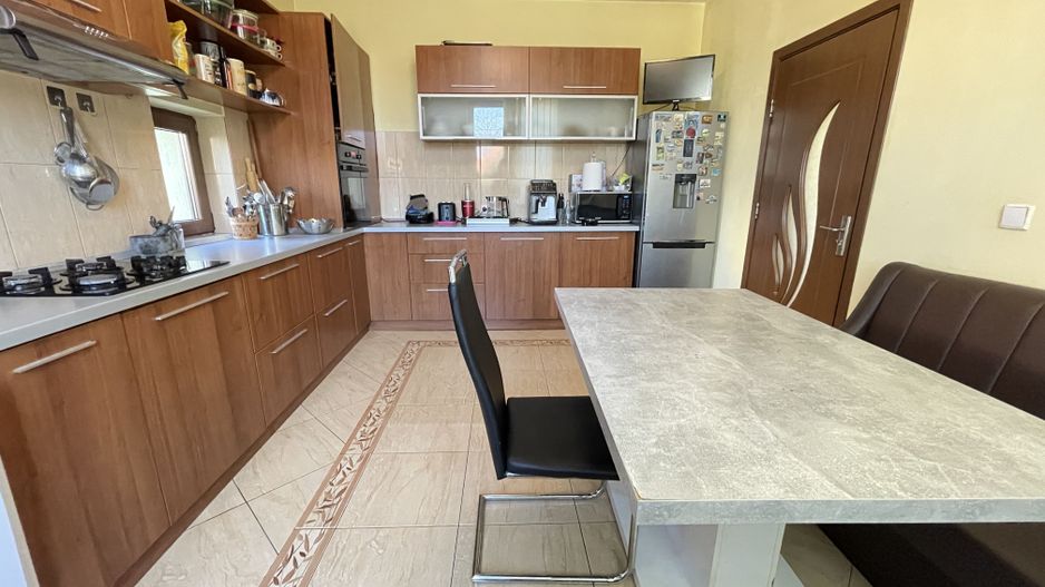 Casa spațioasă  P+1E,526 mp teren-strada liniștită. - Poză 1