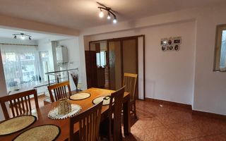 Casa cu 7 camere, 2 spatii comerciale, pretabila pt. birouri, Centru - Poză 12