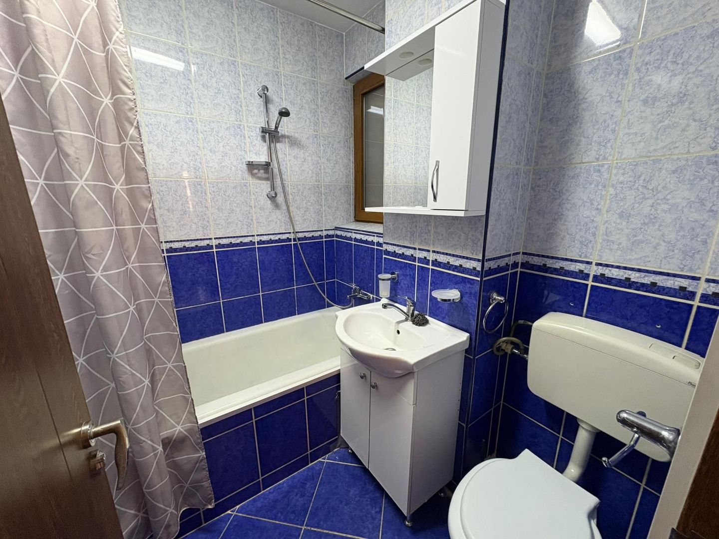 AP. 2 CAMERE EROII REVOLUTIEI, BUCATARIE INCHISA, MODERN, METROU 2 MIN - Poză 8