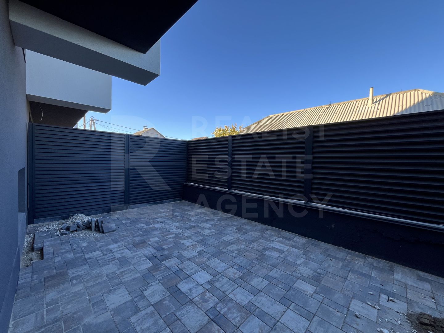 Vânzare, townhouse, 3 nivele, 6 camere, str. Salcîmilor, com. Stăuceni - Poză 3