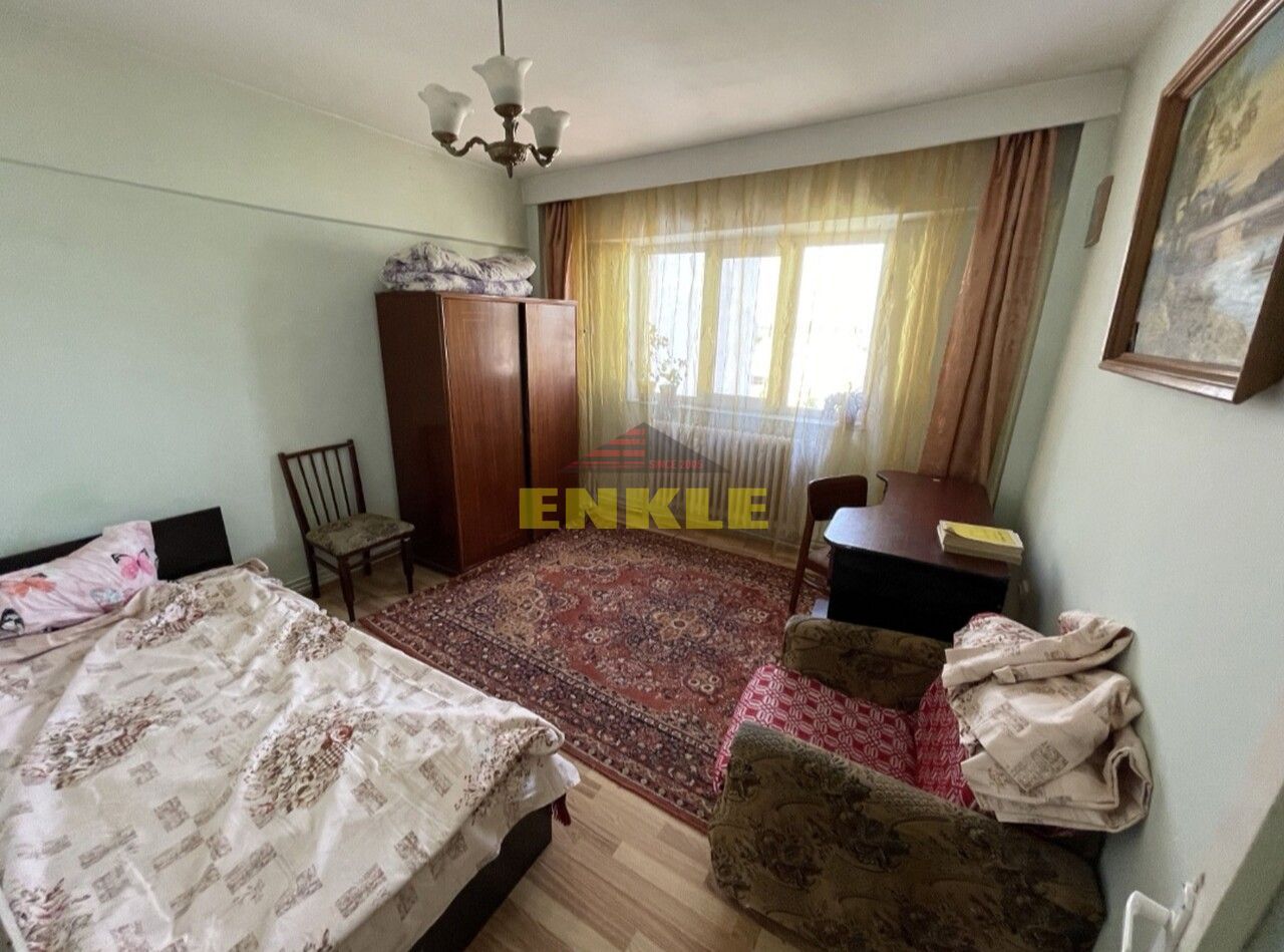 De vânzare apartament cu 4 camere decomandat, zona Stadion - Poză 4
