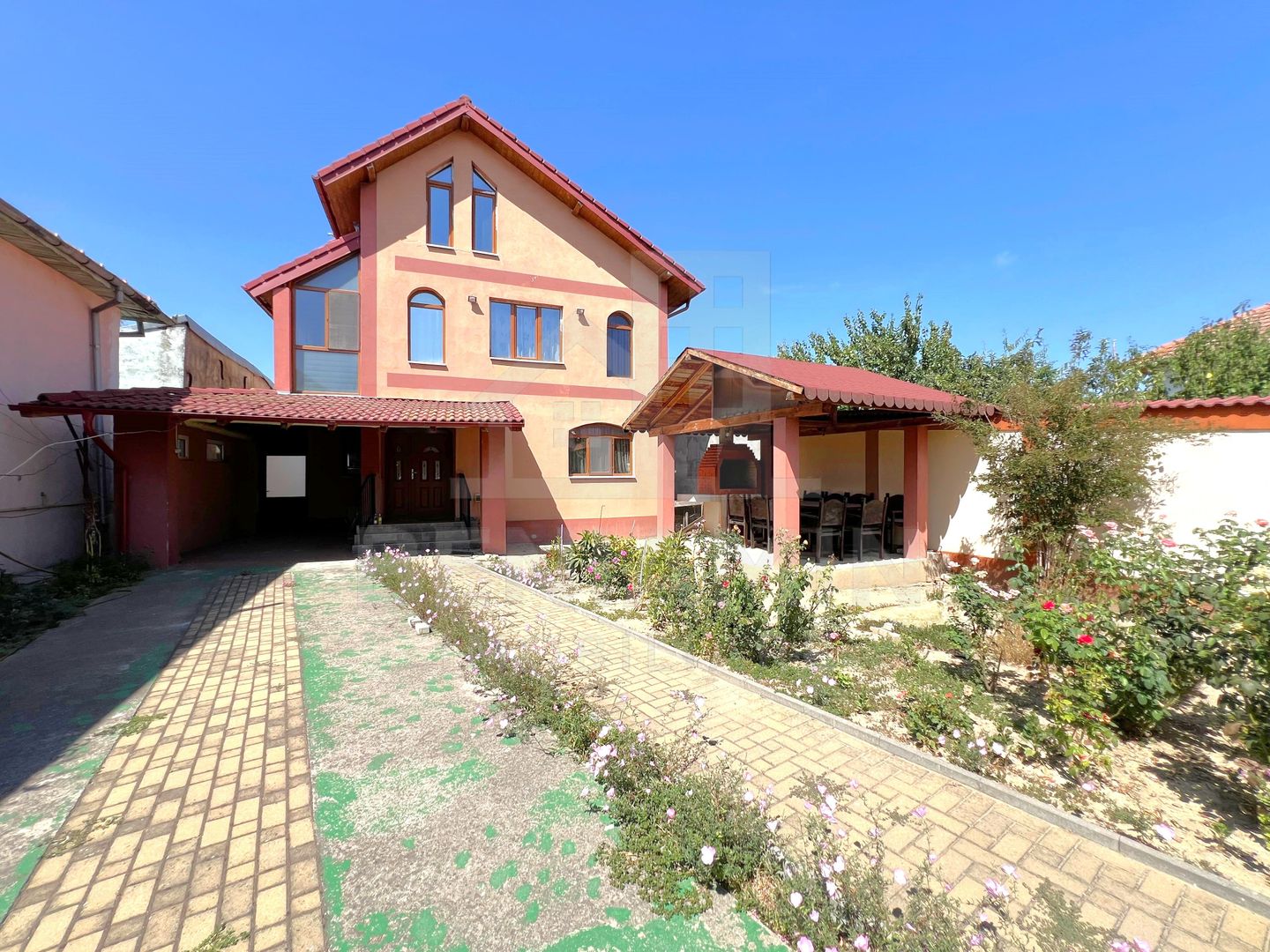 Casa 5 Dormitoare 2 bucatarii 3 bai Living-Toate utilitatile-Popoveni - Poză 1