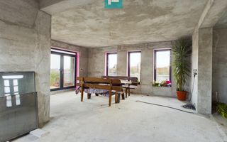 Vilă modernă pe 3 niveluri la gri în Poltura - Poză 14