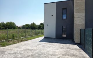 Vila impozanta, aspect deosebit, configuratie tip duplex, view, Brasov - Poză 8