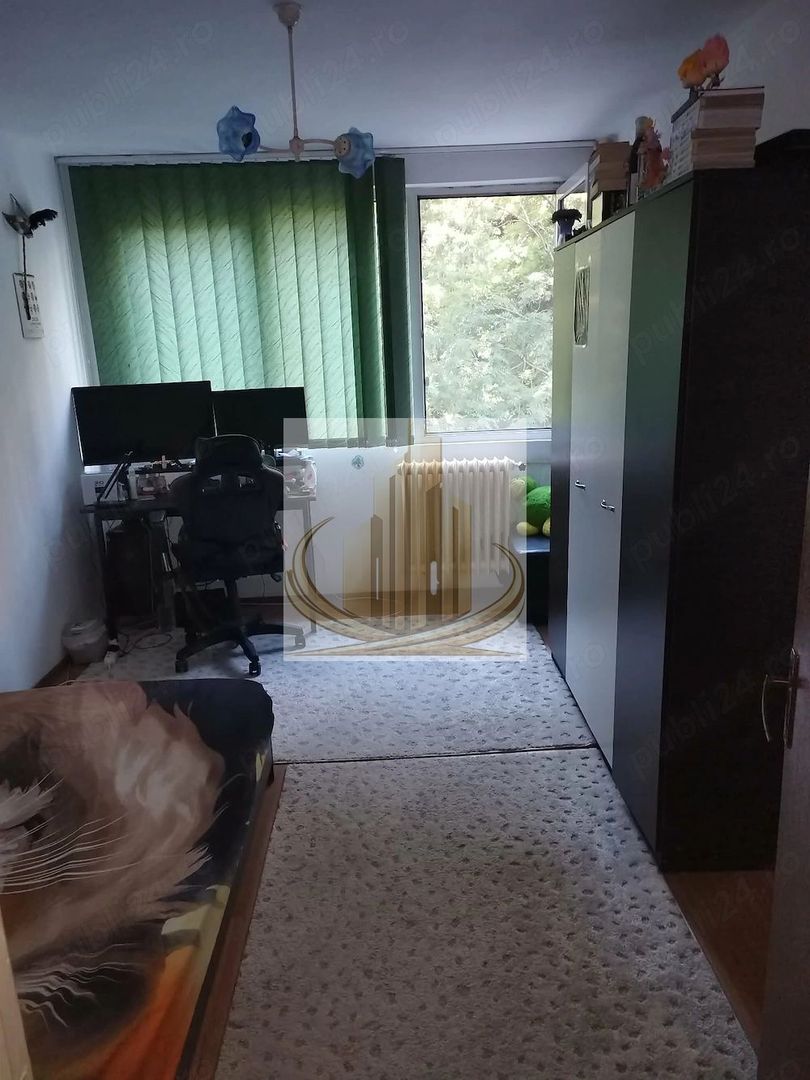 Apartament 3 camere cu parcare chiar lângă scara blocului - Poză 2