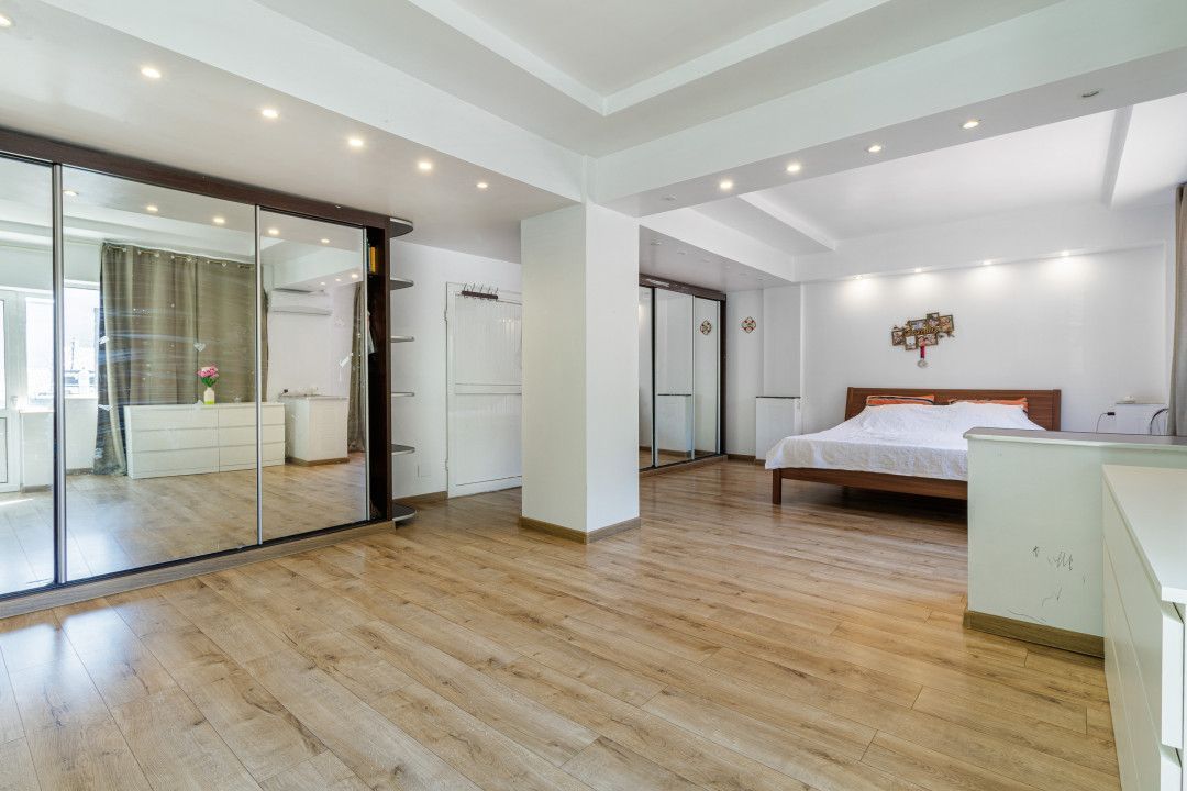Casa cu curte | Potential pentru rezidenta sau afacere| Aparatorii Patriei - Poză 2