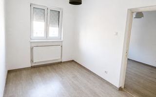 Apartament cu 3 camere renovat de vânzare in Sebeș - Poză 3
