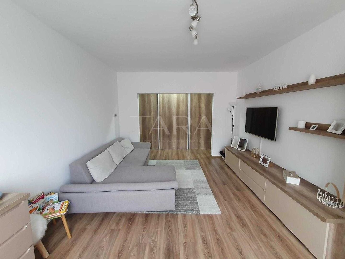 Apartament 2 camere, mobilat și utilat, zona VIvo - Poză 1