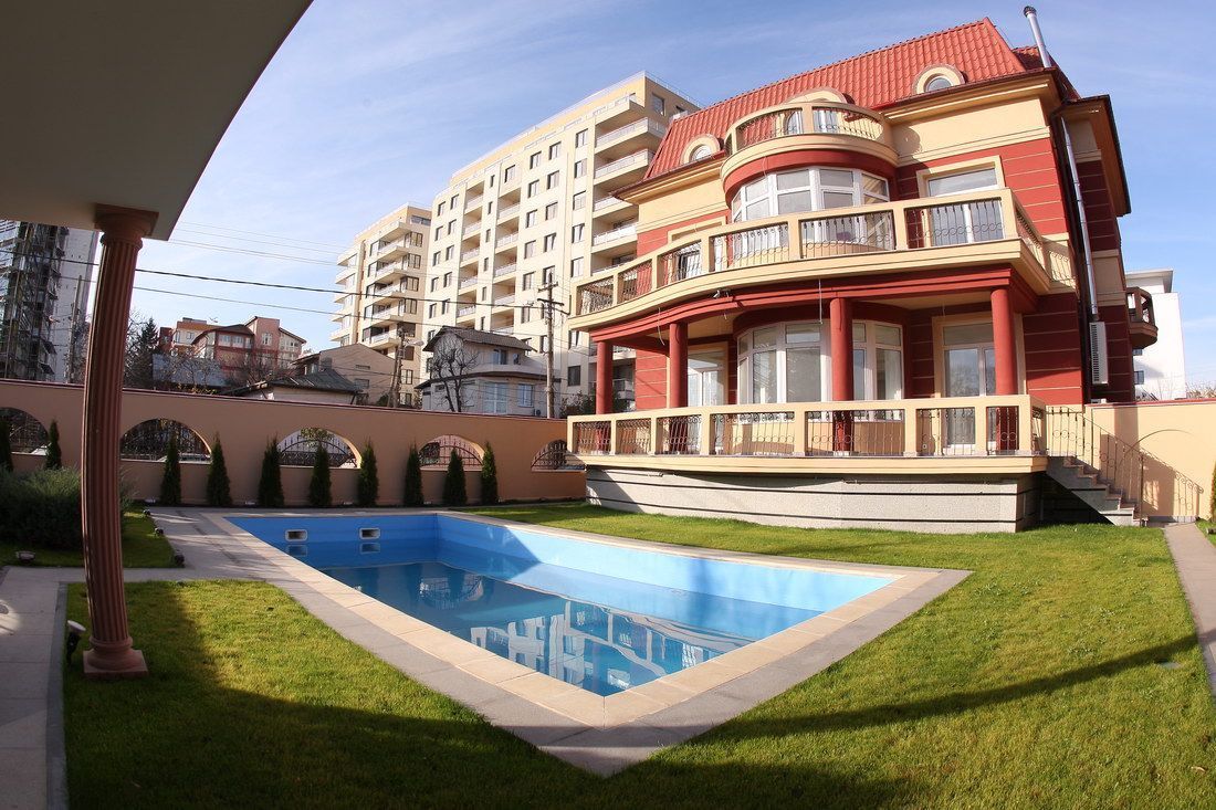 Vila de Lux cu Piscina in Zona Herastrau - Poză 1