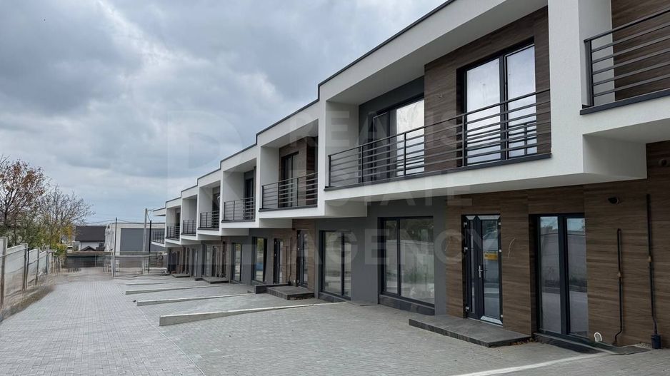 Vânzare, townhouse, 2 nivele, 3 camere, strada Prieteniei, Grătiești - Poză 2