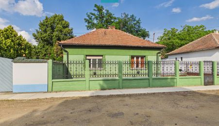 Casă cu 3 camere și teren de 800 mp în Lokoshaza