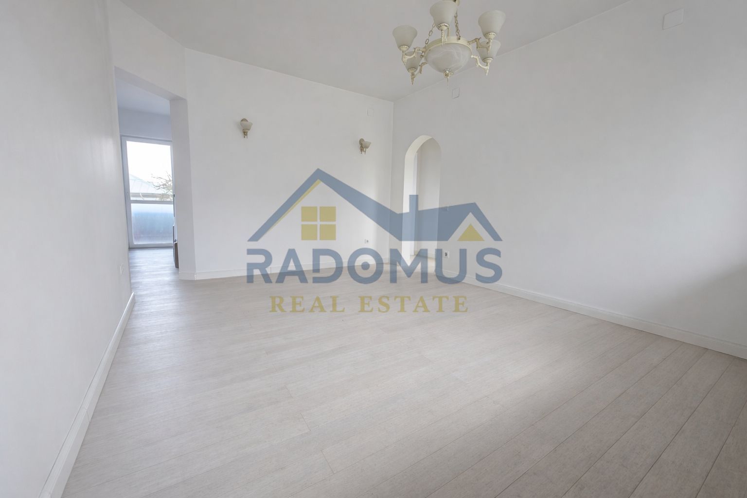 APARTAMENT CU CURTE + INTRARE SEPARATĂ – CASĂ INTERBELICĂ - Poză 3