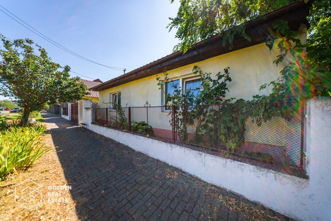 Casa în Curtici cu două corpuri de cladire, teren de 1080mp, comision 0 % - Poză 1