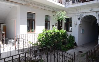Apartament renovat in cladire interbelica, zona centrala - Poză 15