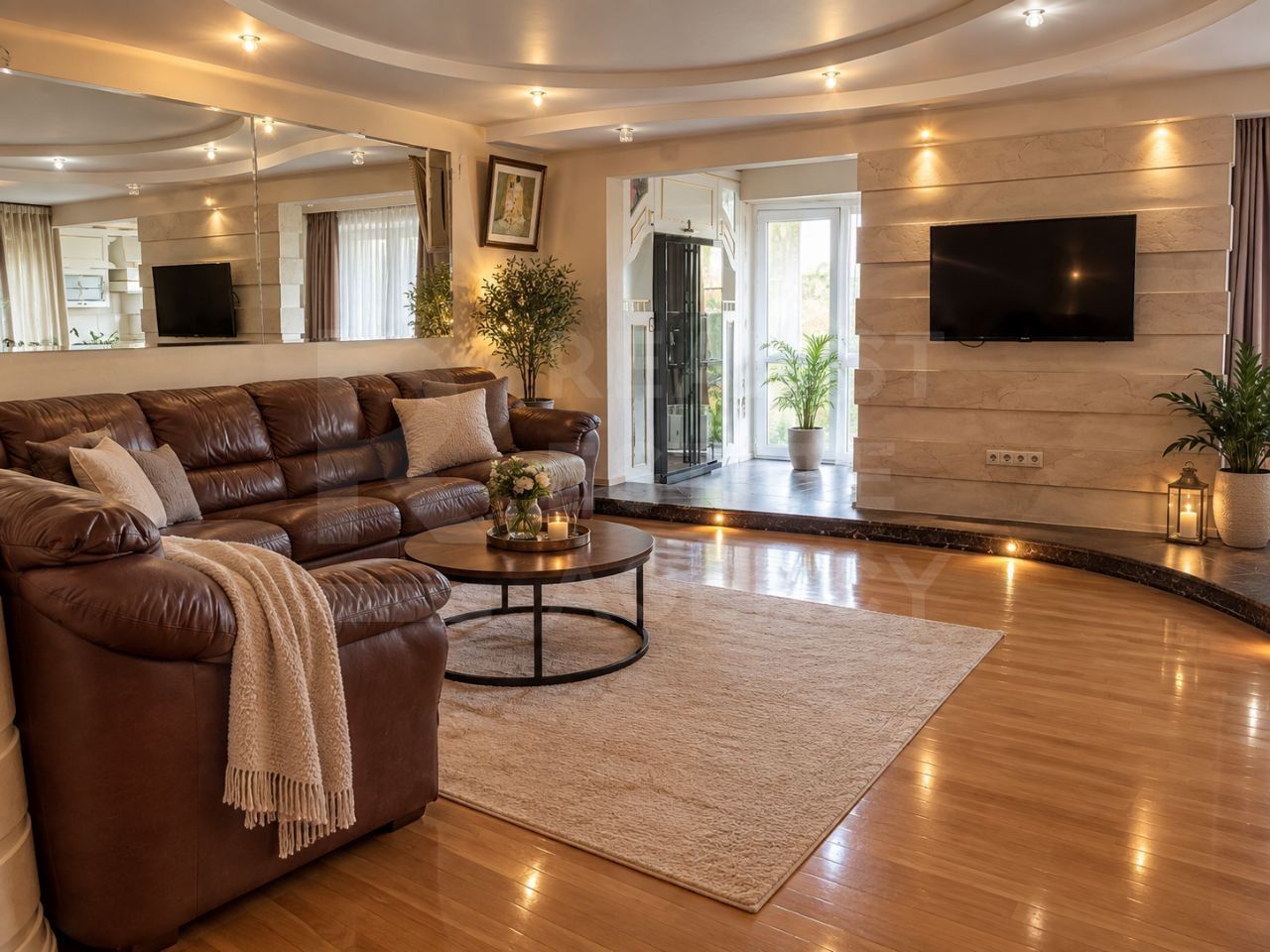 Chirie apartament 3 camere 95 mp, amplasat în Centrul Capitalei - Poză 1