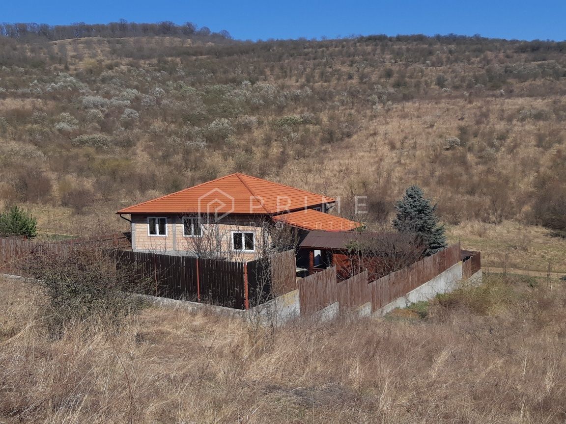 Casa la rosu de vânzare sau schimb cu apartament în Tg Mureș - Poză 4