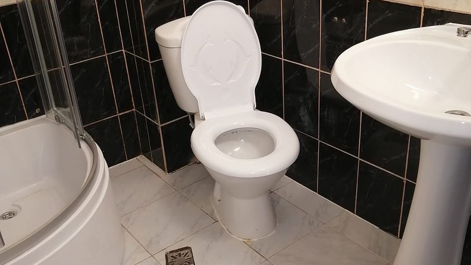 Etaj de inchiriat/ camere+ bai/bucatarie/spalatorie - Poză 4