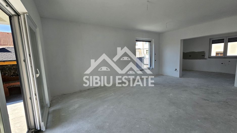 Casa Sibiu, intrare Selimbar, garaj, pivnita, curte mare - Poză 9