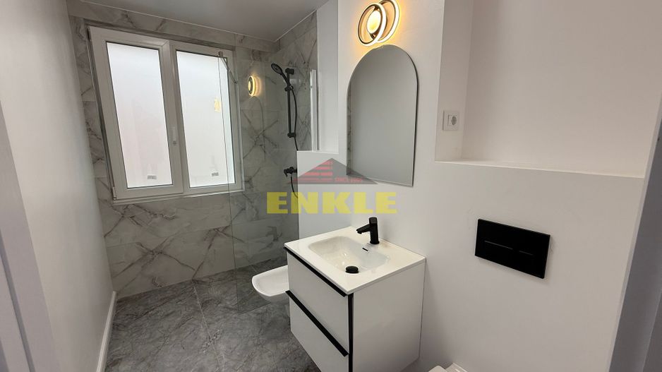 De vanzare apartament cu 2 camere, etaj2, RENOVAT IN TOATALITATE - Poză 1
